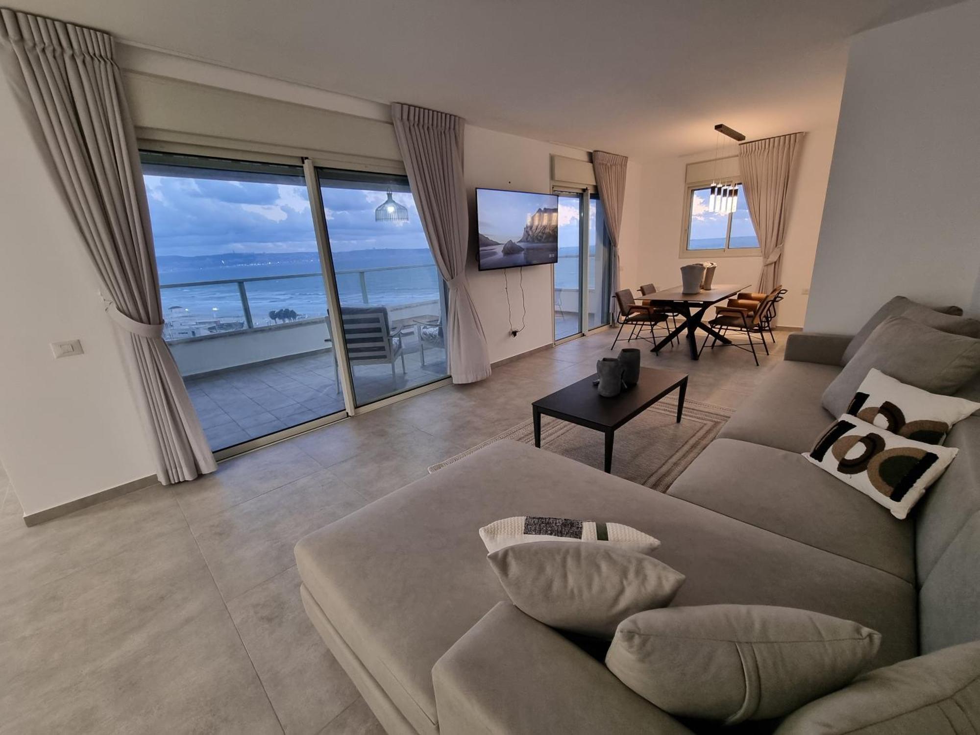 Beachfront Gallery 阿卡 客房 照片